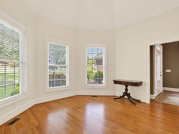 5th image of 14 Sycamore Ridge Dr