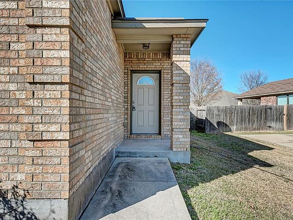 4th image of 416 Willow Walk Dr