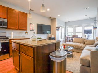 917 W Buena Ave #3E, Chicago, IL 60613