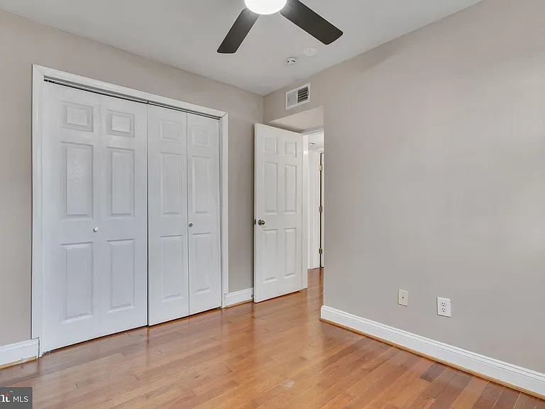 912 Barnaby St SE #101 — Photo 18
