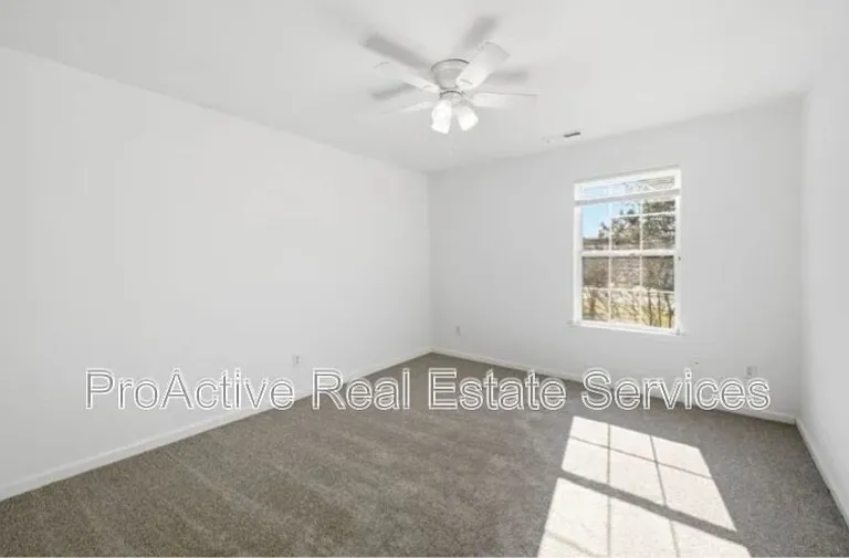 2021 Livingston St — Photo 32