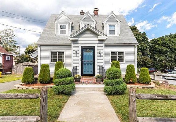 5th image of 321 Essex St