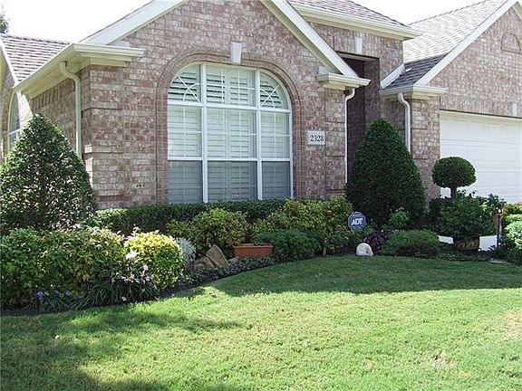 4th image of 2328 Killarney Dr