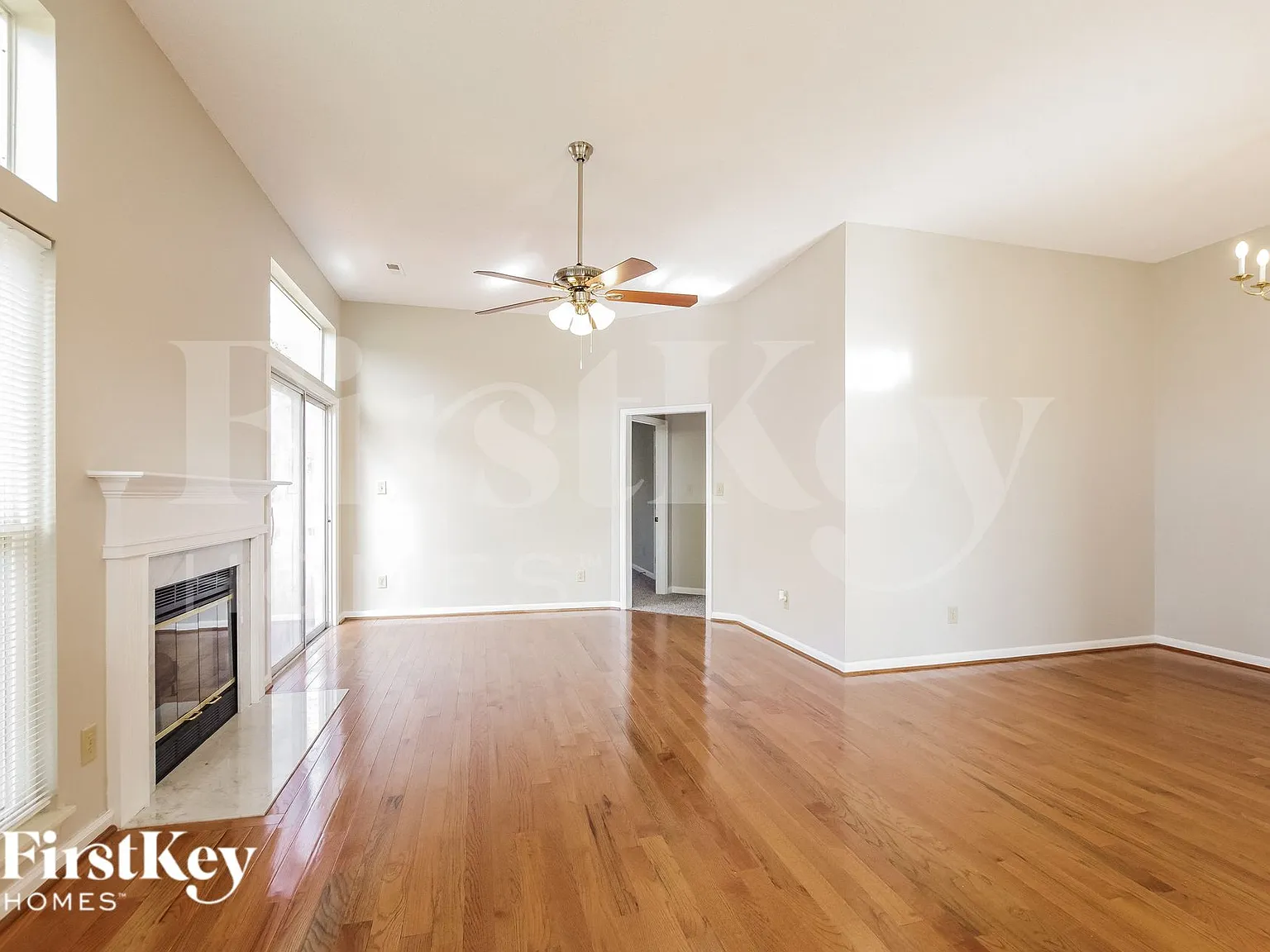 3 bed, 2.0 bath, 1501 sqft, $1,960 — Photo 3