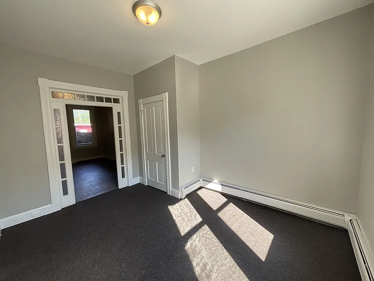 164 S Pine St — Photo 2