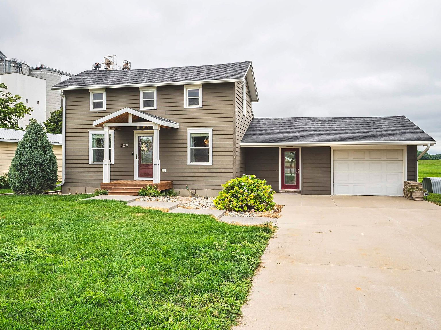 209 e main st hinton ia 51024 zillow