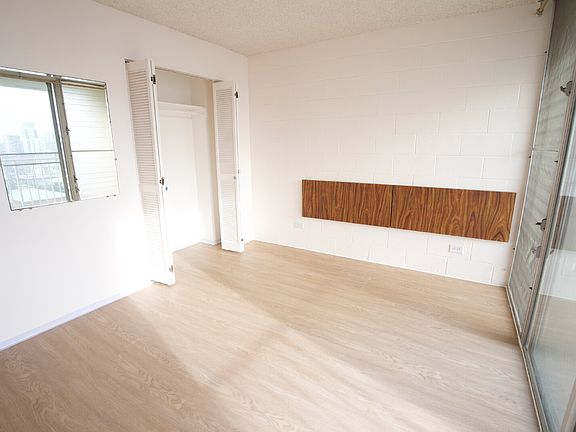 4th image of 2122 Lime St APT 605