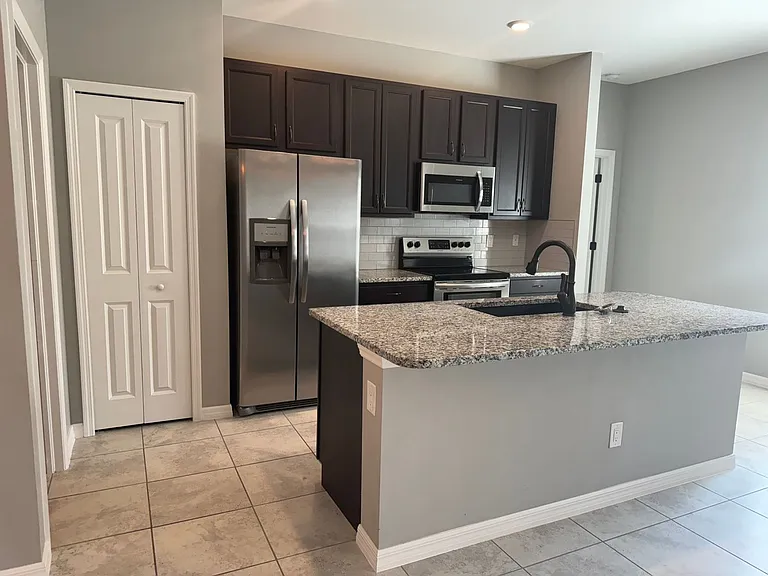 2233 S Chamberlain Blvd — Photo 5