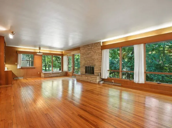 1639 Ridge Rd, Iowa City, IA 52245