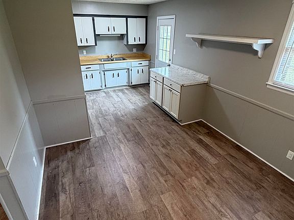 5th image of 6111 Melvin Dr