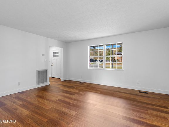 4th image of 317 Indian Mound Cir