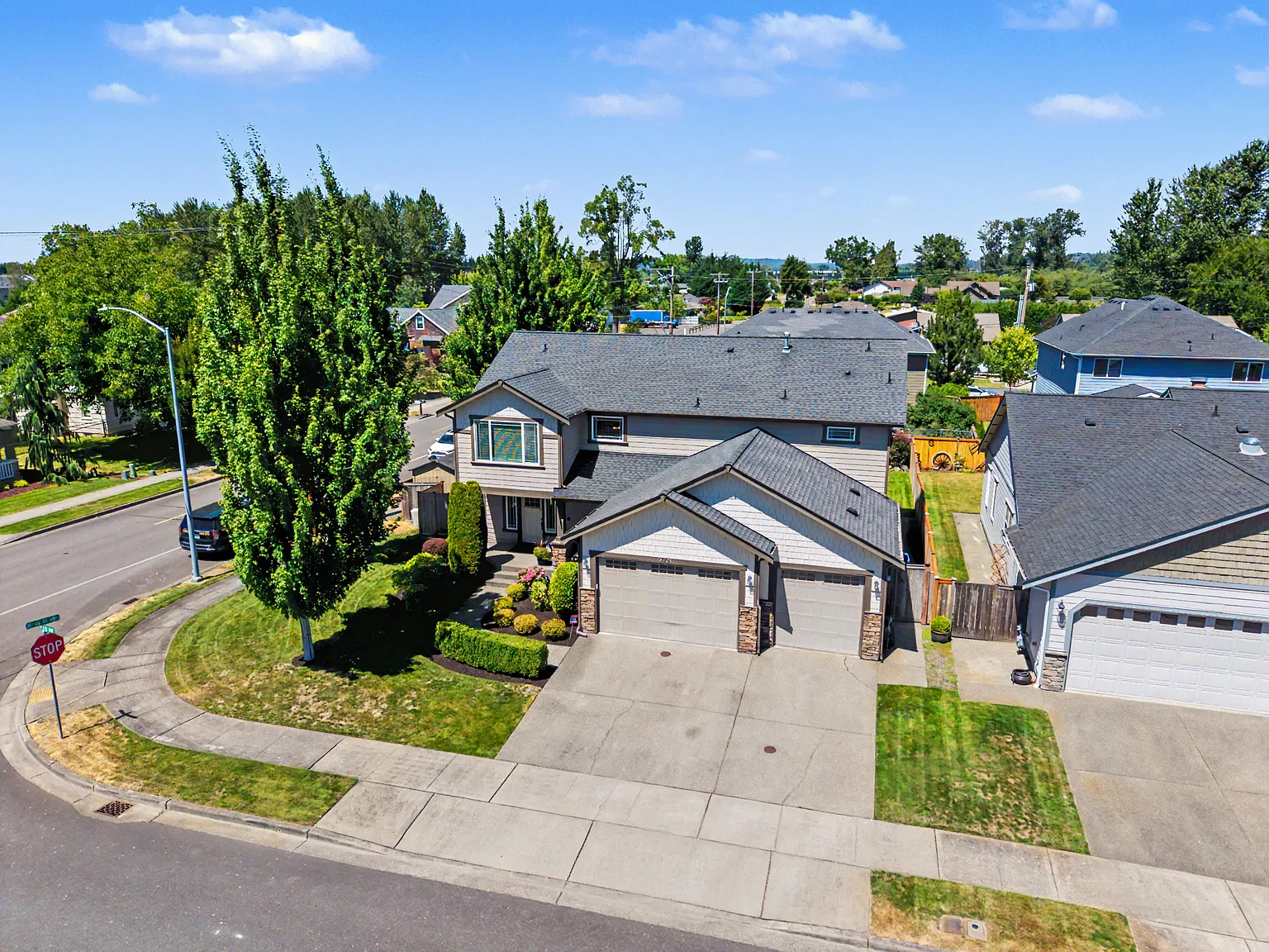 4 bed, 2471 sqft, $3,400 — Photo 3