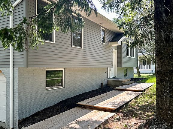 3rd image of 36 Cobblewood Dr