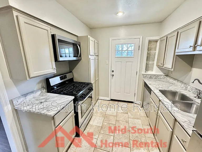 1060 Paul Pl — Photo 8