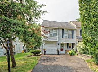 27 Carriage Rd, Clifton Park, NY 12065