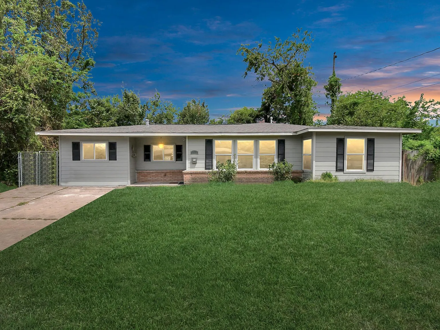 5 bed, 2.0 bath, 1900 sqft, $2,200 — Photo 1