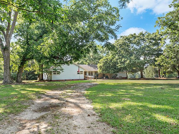3rd image of 3022 Cordova Rd
