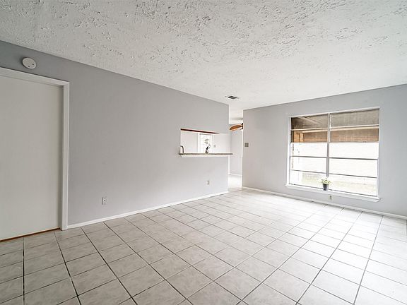 4th image of 10910 Drakeland Dr