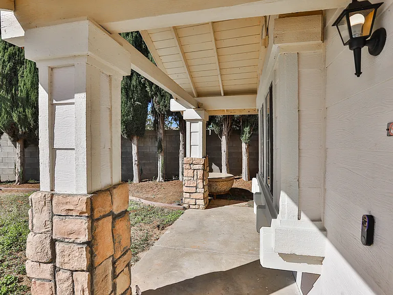 6300 Vonnie Ct — Photo 7