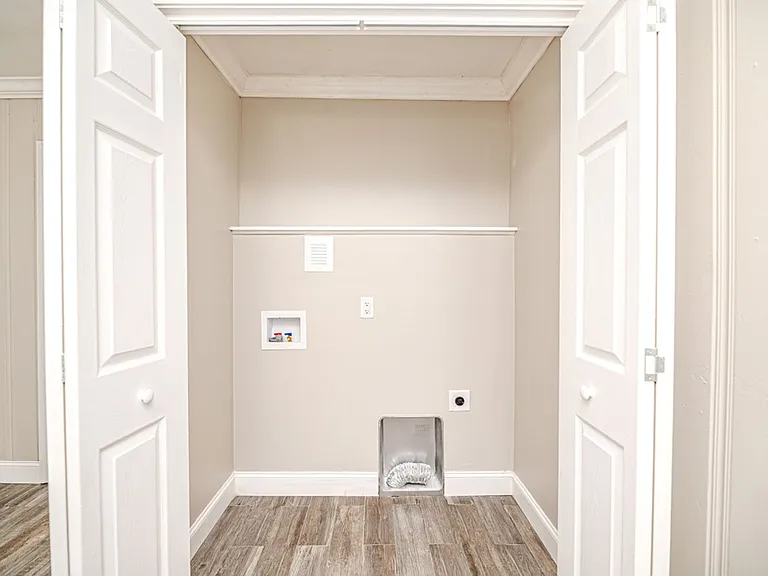 310 Park Ave — Photo 17