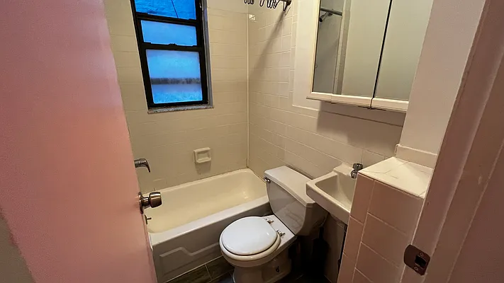 Rented by HOLTON REAL ESTATE INC. | media 10