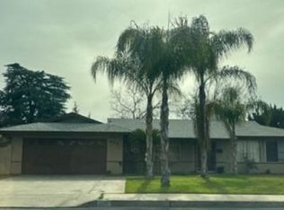 322 W North Way, Dinuba, CA
