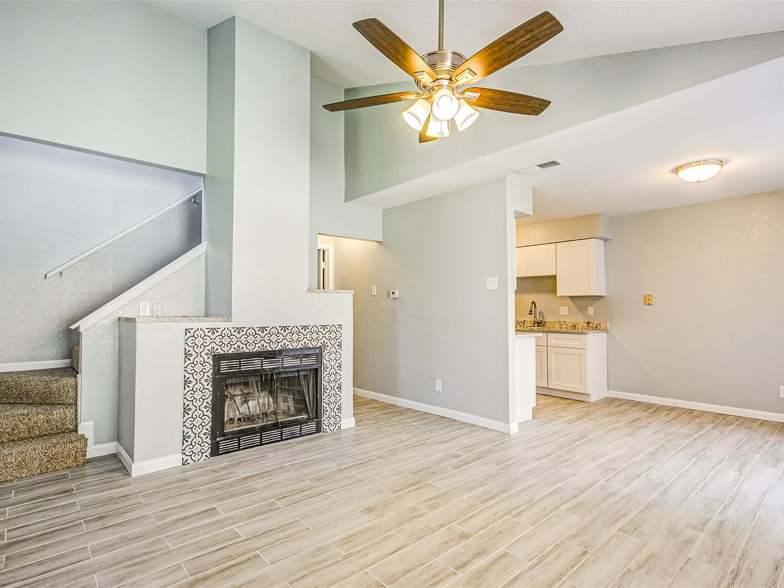 3 bed, 1083 sqft, $1,995 — Photo 2