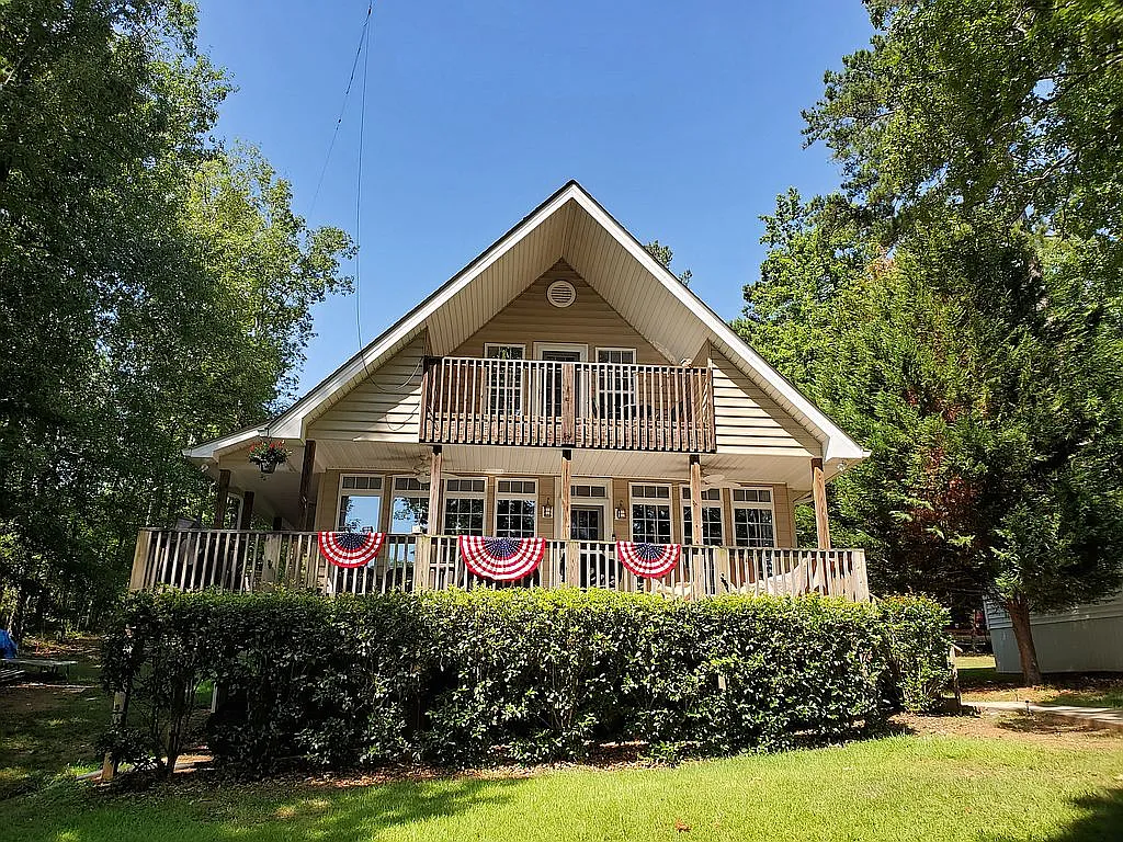 2041 Island Creek photo 1
