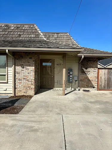 407 E Main St #B Photo 1
