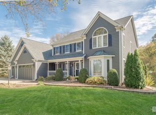 11 Canyon Ct, Yorkville, IL 60560