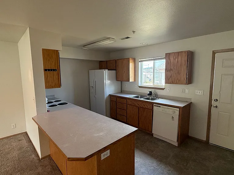 1813 E 3rd Ave — Photo 19