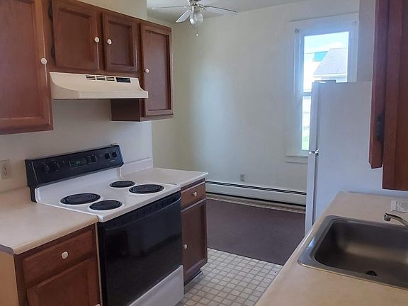 Kitchen and breakfast nook