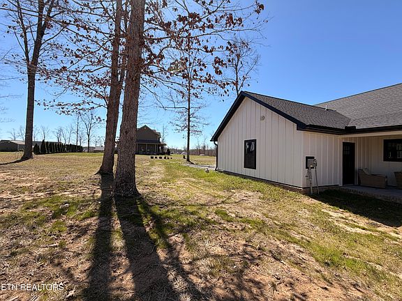 5th image of 127 Bluff View Dr