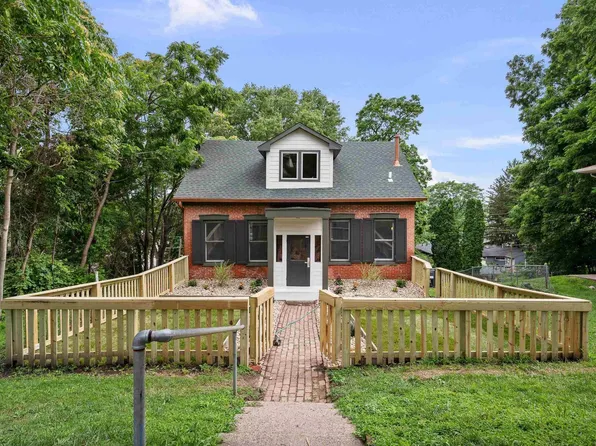 1333 E 10th St, Davenport, IA 52803