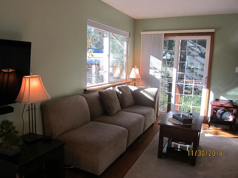 945 Wright St — Photo 4