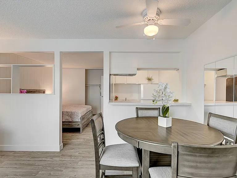 4050_Palos Verdes St_model-7