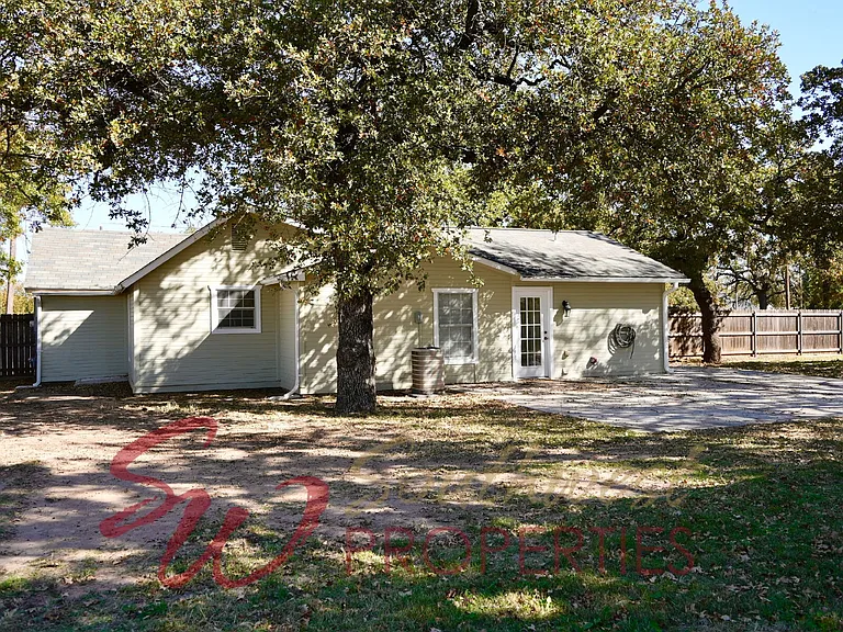 1590 N Race St — Photo 19