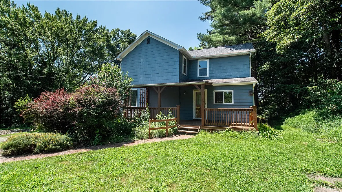 105 Snyder Ln photo 1