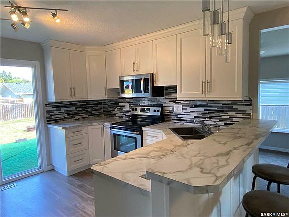 4th image of 82 Hillbrooke Dr