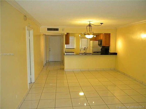 4th image of 445 NE 195th St APT 328