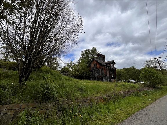 2nd image of 4448 Hollow Rd #4450
