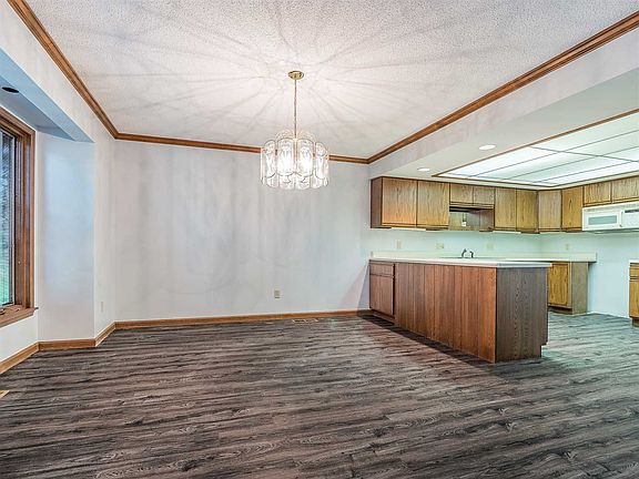 5th image of 2526 Kingston Pt