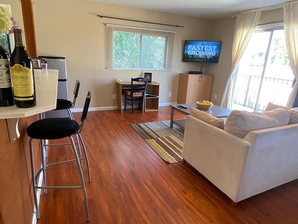 1st image of 6805 Melrose Ave #2