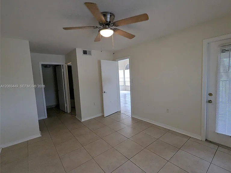 15201 Glenmoor Dr #15201 — Photo 8