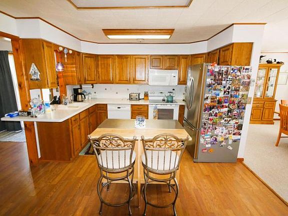 4th image of 18190 Valerie Dr