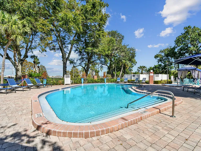 Enclave at Lake Underhill — Photo 27