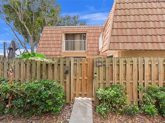 3rd image of 534 Green Springs Pl