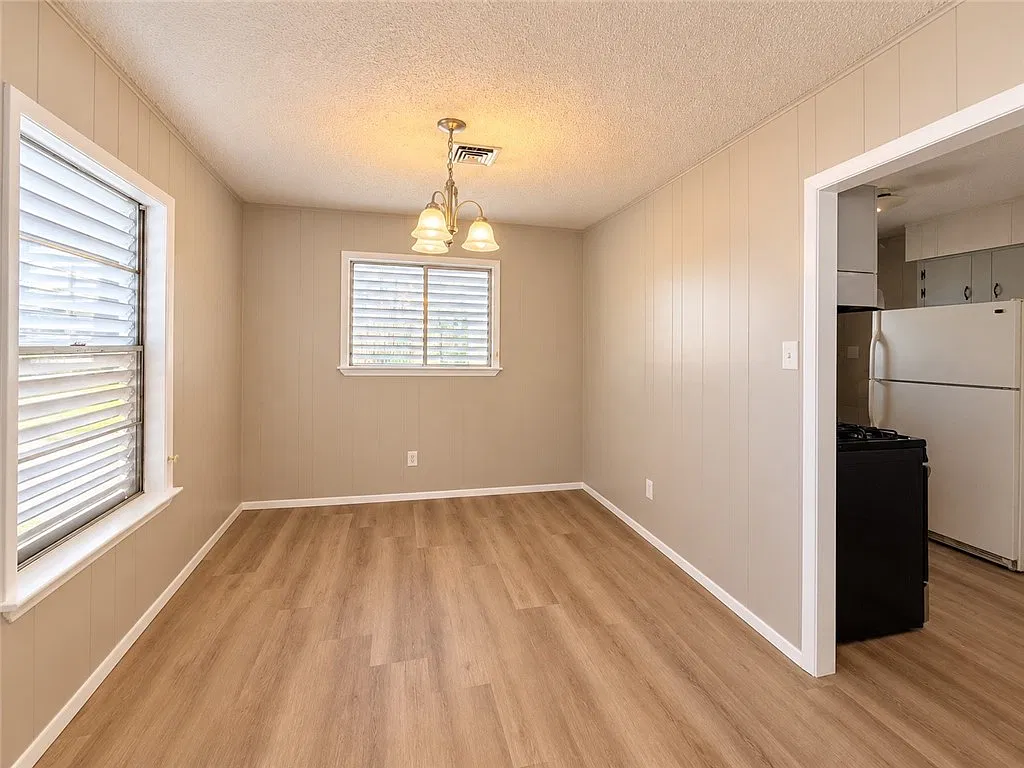 3 bed, 1.5 bath, 960 sqft, $1,600 — Photo 4