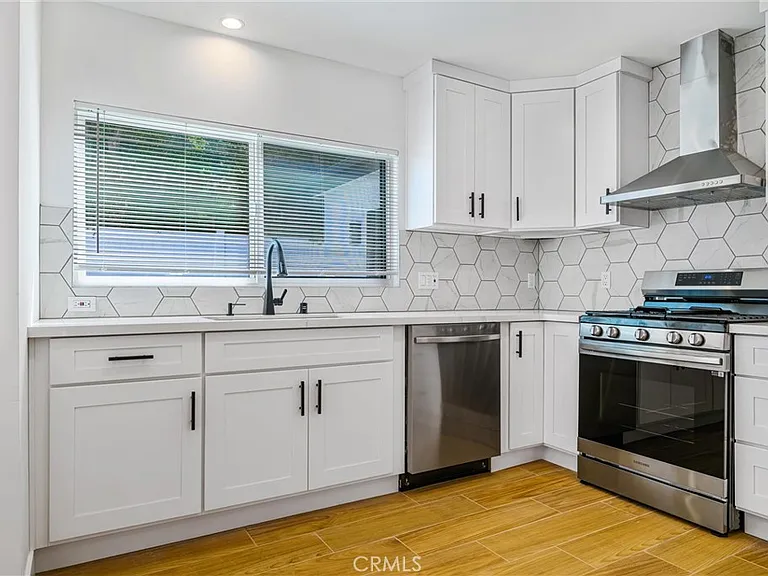 5706 Burnet Ave — Photo 2