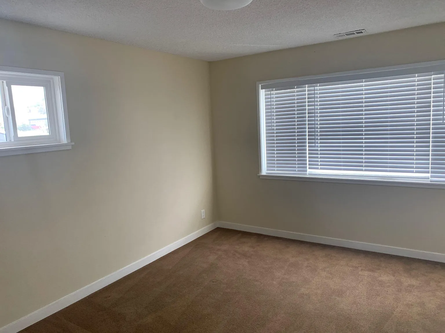 5 bed, 3.5 bath, 2300 sqft, $5,800 — Photo 4